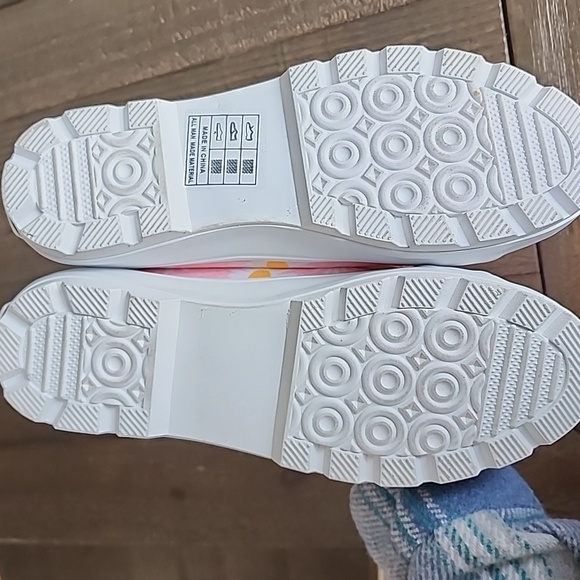 Mudd Daisy Print High Tops Youth Sneaker - Picture 10 of 11